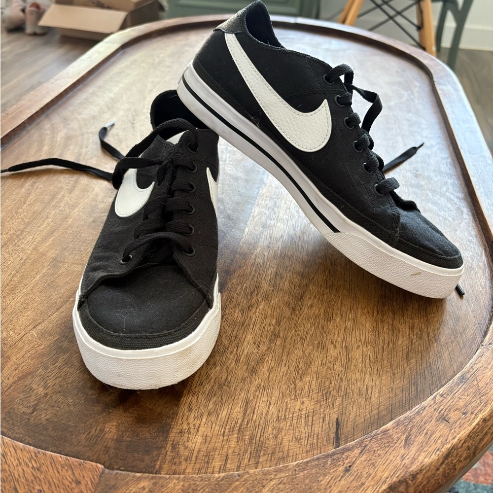 Nike Classic Black and White Low-Tops
